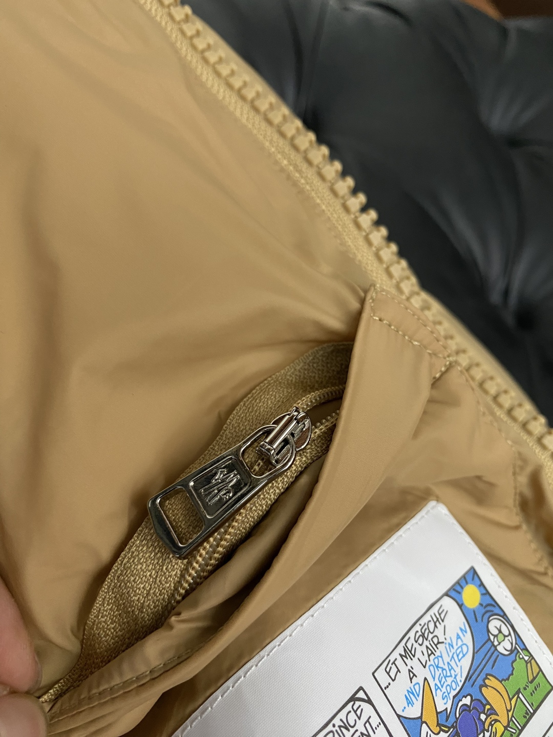 蒙口 2026秋冬新款🆕马甲 羽绒服原版1:1订制五金配件全进口原版定制 欢迎专柜对比 绝对的高品质 采用顶级95白鸭绒 蒙口 2026秋冬新款🆕马甲 羽绒服原版1:1订制五金配件全进口原版定制 欢迎专柜对比 绝对的高品质 采用顶级95白鸭绒