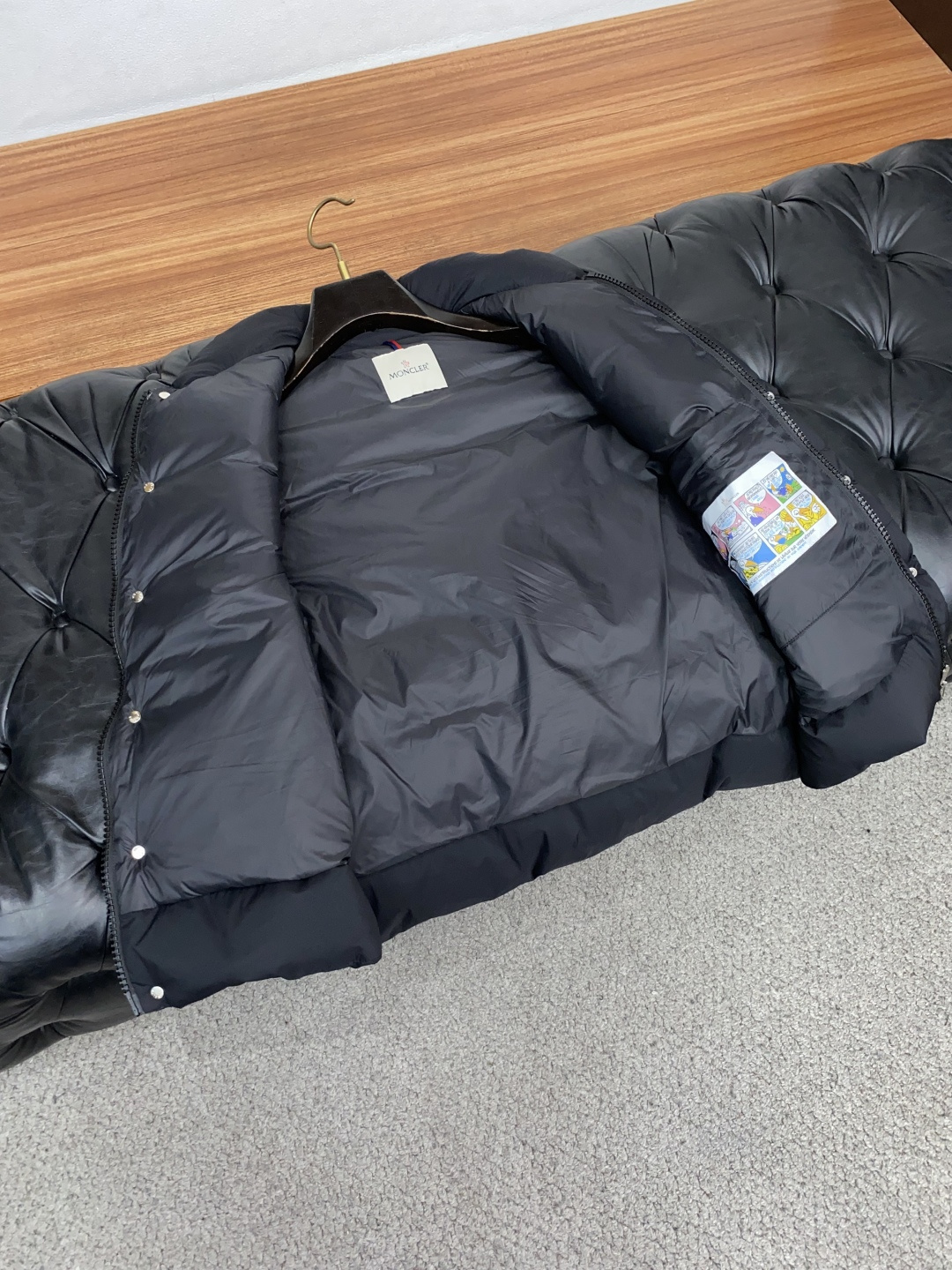 蒙口 2026秋冬新款🆕马甲 羽绒服原版1:1订制五金配件全进口原版定制 欢迎专柜对比 绝对的高品质 采用顶级95白鸭绒 蒙口 2026秋冬新款🆕马甲 羽绒服原版1:1订制五金配件全进口原版定制 欢迎专柜对比 绝对的高品质 采用顶级95白鸭绒