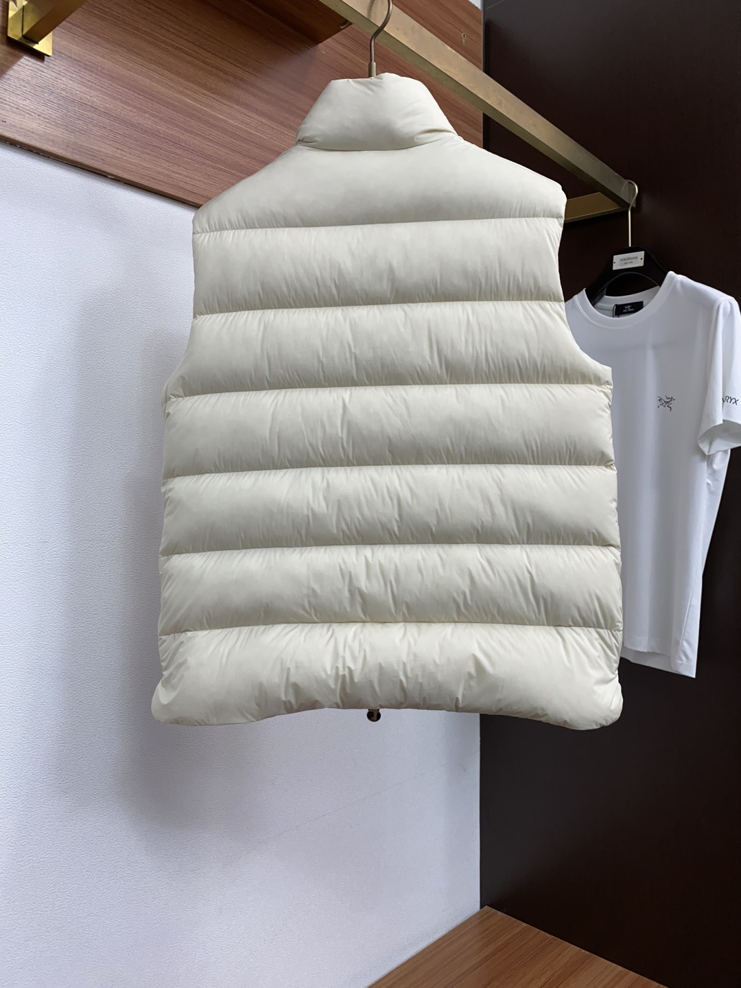 蒙口 2026秋冬新款🆕马甲 羽绒服原版1:1订制五金配件全进口原版定制 欢迎专柜对比 绝对的高品质 采用顶级95白鸭绒