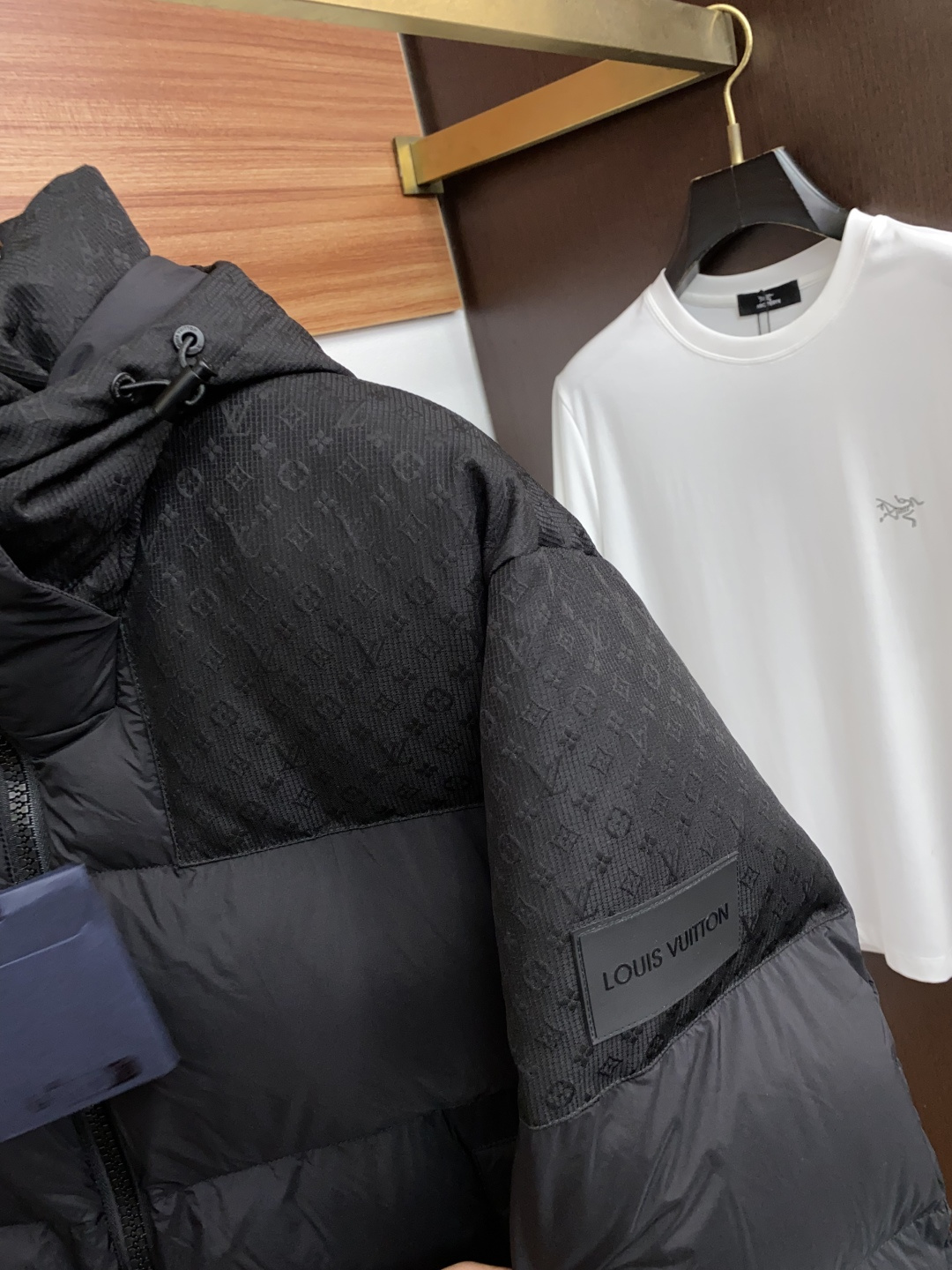 1v 路易威登 2026秋冬新款🆕玛雅羽绒服原版1:1订制五金配件全进口原版定制 欢迎专柜对比 绝对的高品质 采用顶级9 1v 路易威登 2026秋冬新款🆕玛雅羽绒服原版1:1订制五金配件全进口原版定制 欢迎专柜对比 绝对的高品质 采用顶级9