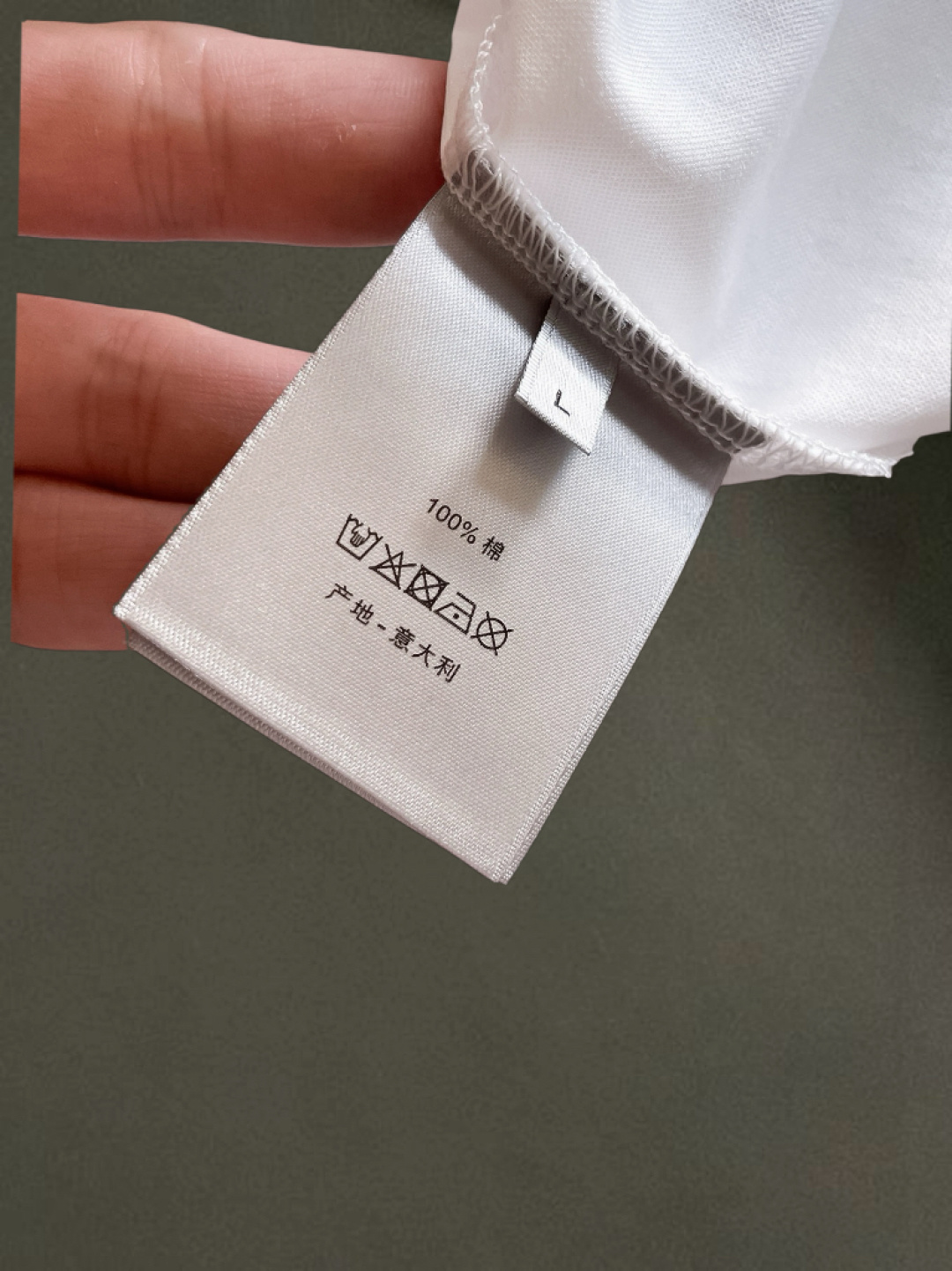 迪奥 正码正拍修身版型M-XXXL 顶级黑白双色顶级万针线绣字母刺绣打造圆领短袖，双丝光芝麻纹棉100支精致工艺专柜面料