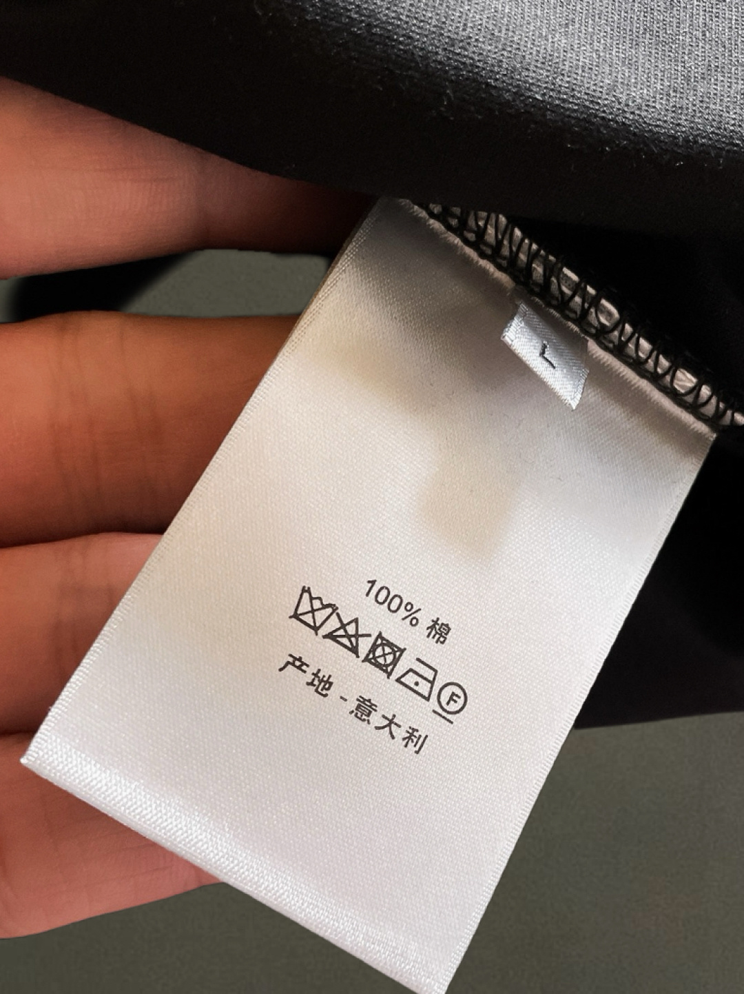 迪奥 正码正拍修身版型M-XXXL 顶级黑白双色顶级万针线绣字母刺绣打造圆领短袖,双丝光芝麻纹棉100支精致工艺专柜面料 迪奥 正码正拍修身版型M-XXXL 顶级黑白双色顶级万针线绣字母刺绣打造圆领短袖,双丝光芝麻纹棉100支精致工艺专柜面料