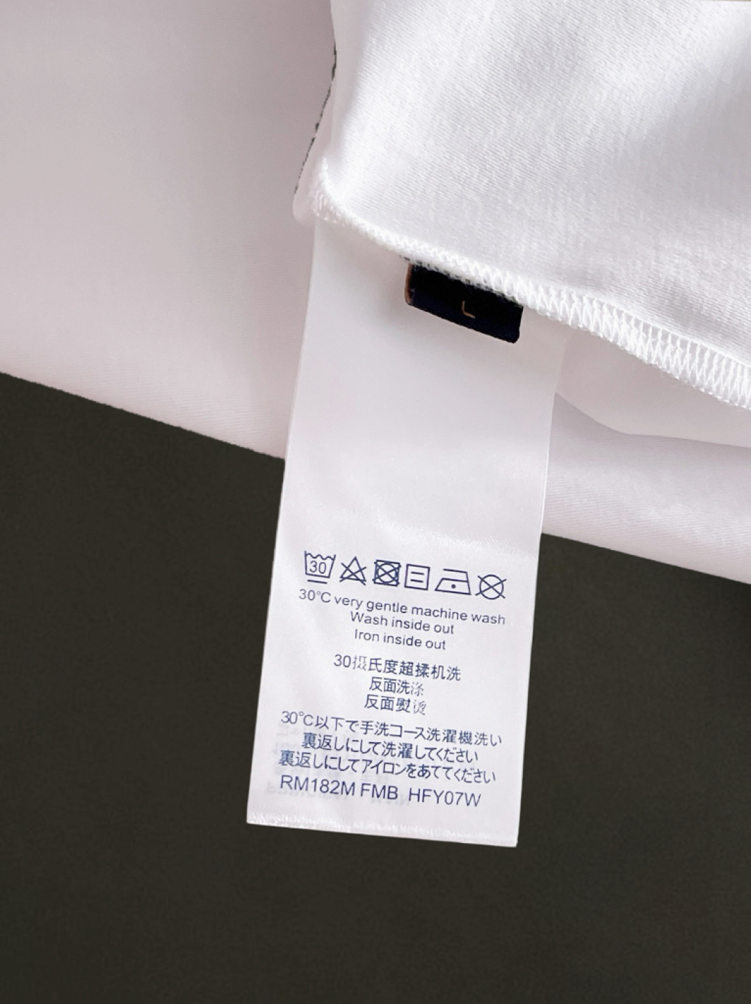 1v 路易威登 正码正拍修身版型M-XXXL 顶级黑白双色顶级万针线绣字母刺绣打造圆领短袖 醋酸丝80支丝光棉 精致工艺