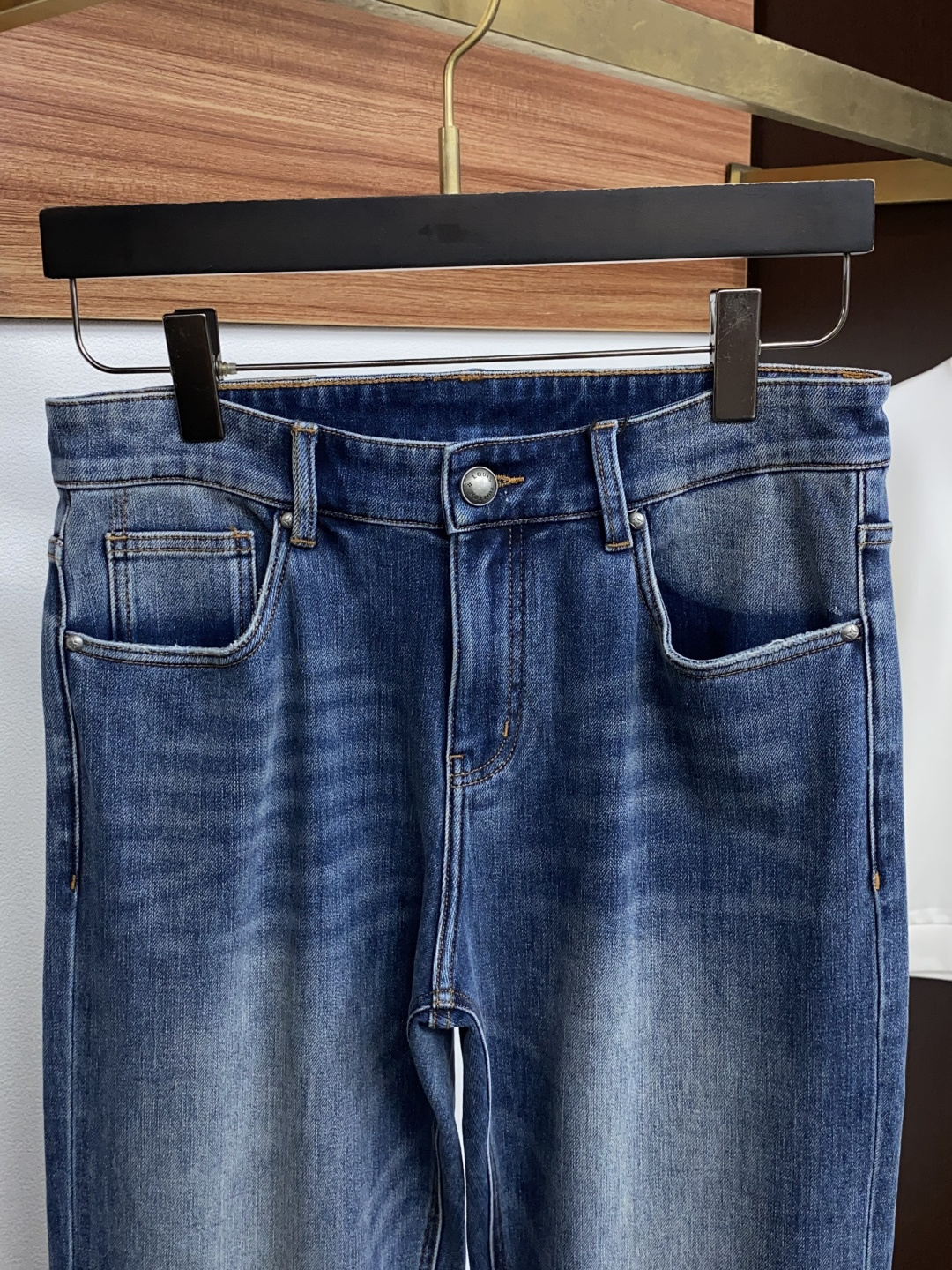 루이비통 미디엄 블루 스티치 자수 남성 데님 바지 26SS 상세 이미지 3
