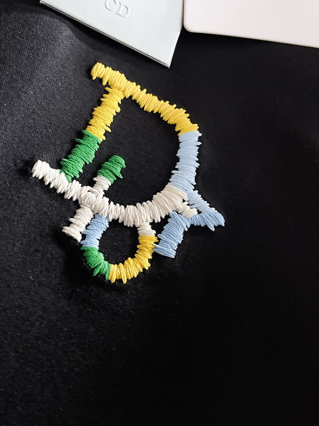 迪奥 正码正拍修身版型M-XXXL 顶级黑白双色顶级万针线绣字母刺绣打造圆领短袖，双丝光芝麻纹棉100支精致工艺专柜面料