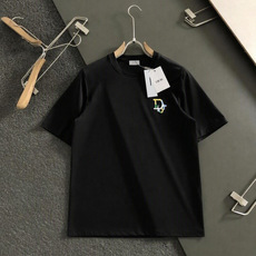 迪奥 正码正拍修身版型M-XXXL 顶级黑白双色顶级万针线绣字母刺绣打造圆领短袖,双丝光芝麻纹棉100支精致工艺专柜面料 迪奥 正码正拍修身版型M-XXXL 顶级黑白双色顶级万针线绣字母刺绣打造圆领短袖,双丝光芝麻纹棉100支精致工艺专柜面料