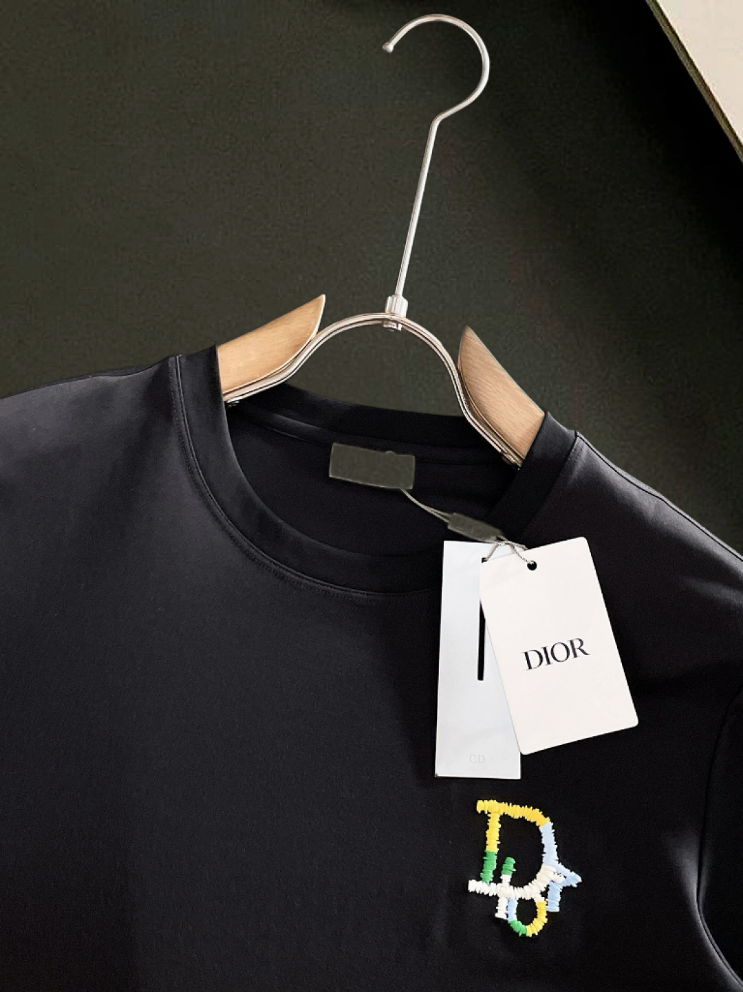 迪奥 正码正拍修身版型M-XXXL 顶级黑白双色顶级万针线绣字母刺绣打造圆领短袖，双丝光芝麻纹棉100支精致工艺专柜面料
