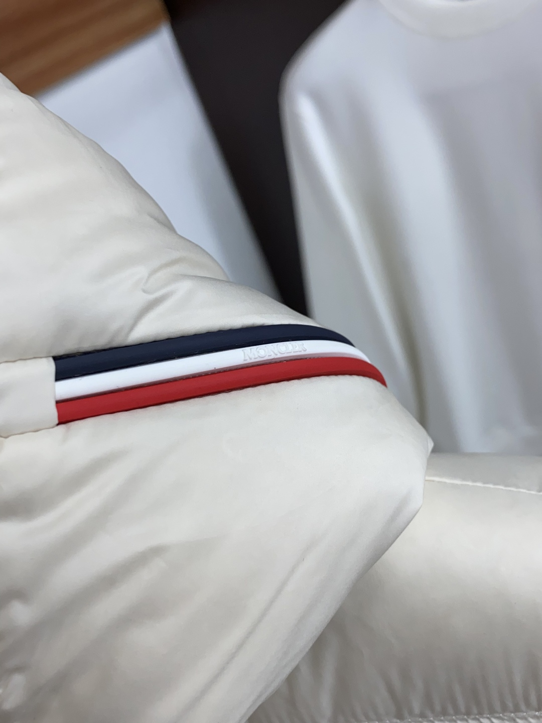 蒙口 2026秋冬新款🆕原版1:1订制五金配件全进口原版定制连帽桂胶羽绒服 欢迎专柜对比 绝对的高品质 采用顶级95白鸭