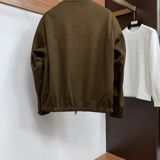 Loro piana 诺悠翩雅 2026新款 麻料双面休闲夹克干净利落剪裁,都市风十足 采用精纺面料手感软糯干爽,上身效 Loro piana 诺悠翩雅 2026新款 麻料双面休闲夹克干净利落剪裁,都市风十足 采用精纺面料手感软糯干爽,上身效
