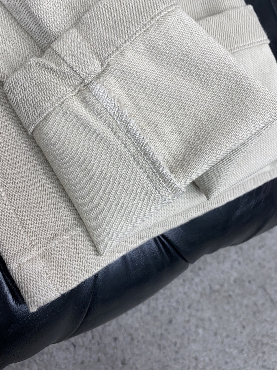 Loro piana 诺悠翩雅 码数 30-40 26秋冬最新款休闲裤 秋冬最新款上身版型无敌正! 绝对可以闭眼收的一款 Loro piana 诺悠翩雅 码数 30-40 26秋冬最新款休闲裤 秋冬最新款上身版型无敌正! 绝对可以闭眼收的一款