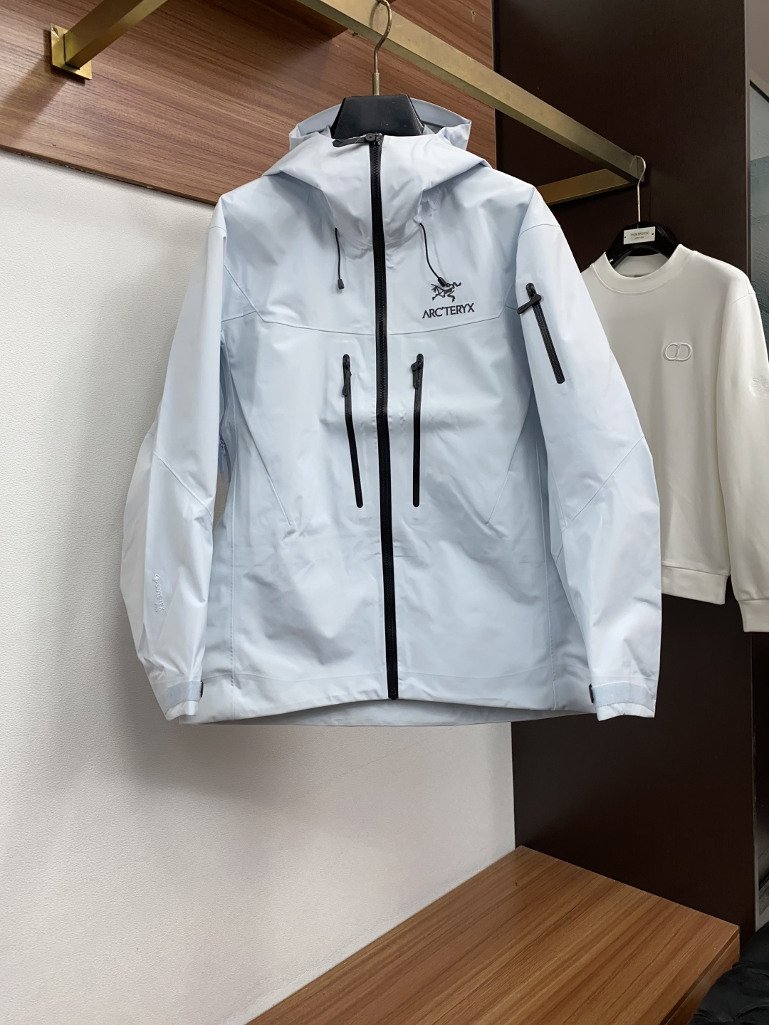 SV七代冲锋衣💎 𝗔𝗥𝗖‘𝗧𝗘𝗥𝗬𝗫始祖鸟  Alpha系列 Sv 第7代 GORE-TEX Pro 刺绣Logo图案休