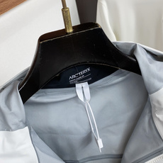 SV七代冲锋衣💎 𝗔𝗥𝗖‘𝗧𝗘𝗥𝗬𝗫始祖鸟 Alpha系列 Sv 第7代 GORE-TEX Pro 刺绣Logo图案休 SV七代冲锋衣💎 𝗔𝗥𝗖‘𝗧𝗘𝗥𝗬𝗫始祖鸟 Alpha系列 Sv 第7代 GORE-TEX Pro 刺绣Logo图案休