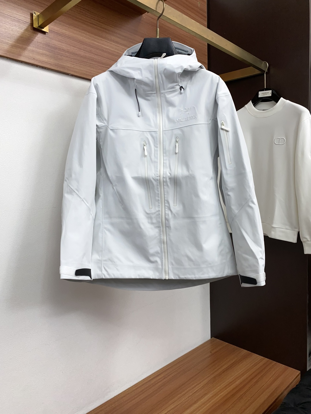 SV七代冲锋衣💎 𝗔𝗥𝗖‘𝗧𝗘𝗥𝗬𝗫始祖鸟  Alpha系列 Sv 第7代 GORE-TEX Pro 刺绣Logo图案休