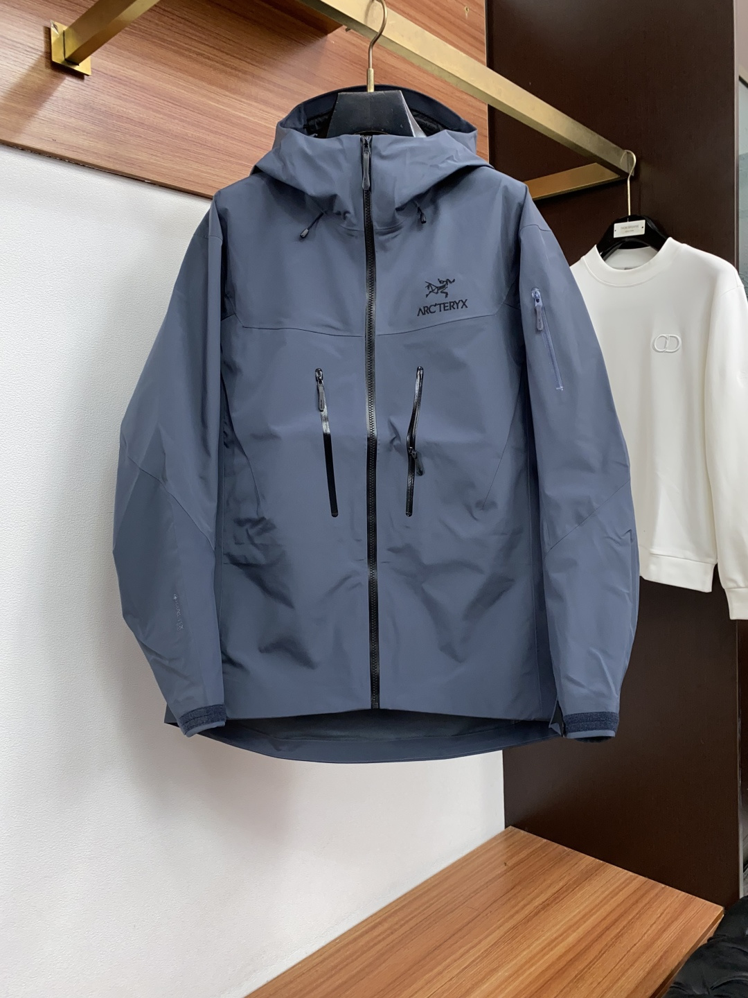 SV七代冲锋衣💎 𝗔𝗥𝗖‘𝗧𝗘𝗥𝗬𝗫始祖鸟  Alpha系列 Sv 第7代 GORE-TEX Pro 刺绣Logo图案休