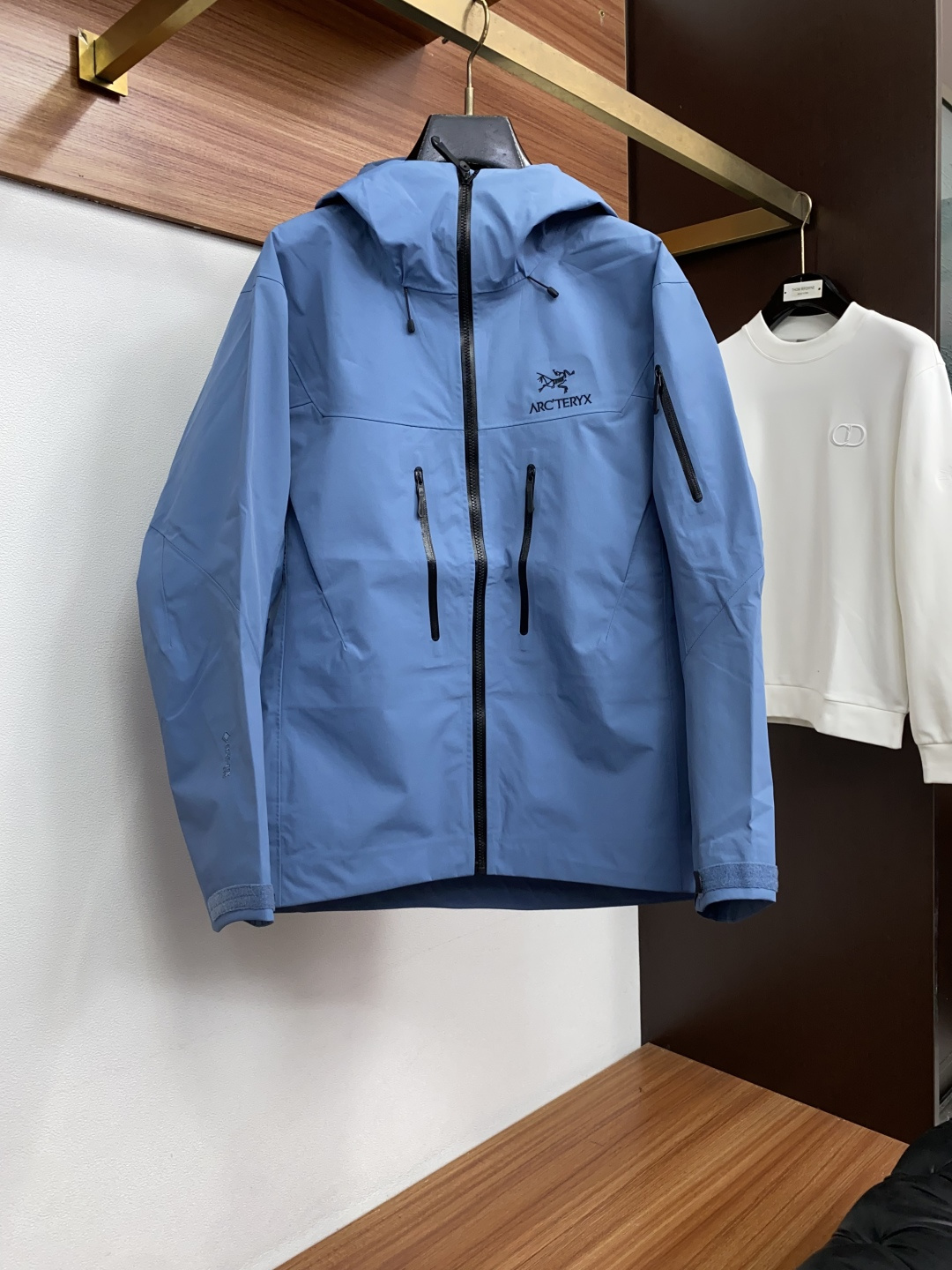 SV七代冲锋衣💎 𝗔𝗥𝗖‘𝗧𝗘𝗥𝗬𝗫始祖鸟  Alpha系列 Sv 第7代 GORE-TEX Pro 刺绣Logo图案休