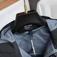SV七代冲锋衣💎 𝗔𝗥𝗖‘𝗧𝗘𝗥𝗬𝗫始祖鸟 Alpha系列 Sv 第7代 GORE-TEX Pro 刺绣Logo图案休 SV七代冲锋衣💎 𝗔𝗥𝗖‘𝗧𝗘𝗥𝗬𝗫始祖鸟 Alpha系列 Sv 第7代 GORE-TEX Pro 刺绣Logo图案休