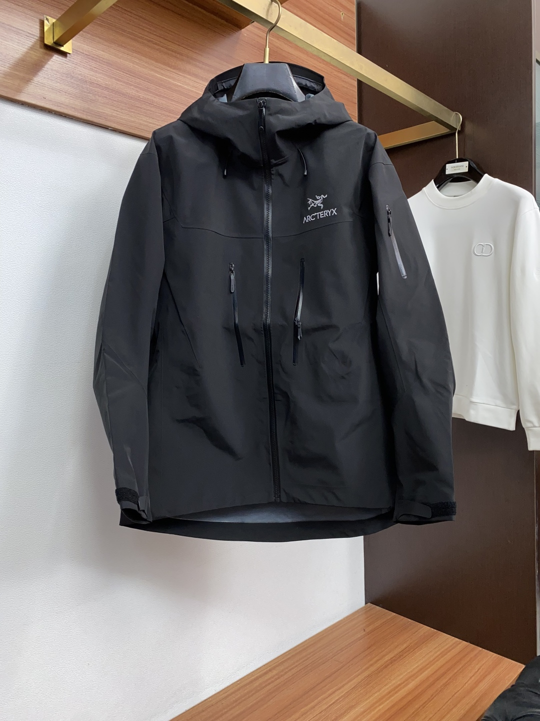 SV七代冲锋衣💎 𝗔𝗥𝗖‘𝗧𝗘𝗥𝗬𝗫始祖鸟  Alpha系列 Sv 第7代 GORE-TEX Pro 刺绣Logo图案休