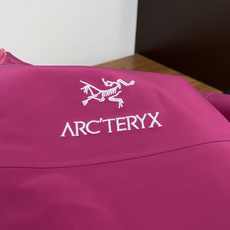 SV七代冲锋衣💎 𝗔𝗥𝗖‘𝗧𝗘𝗥𝗬𝗫始祖鸟 Alpha系列 Sv 第7代 GORE-TEX Pro 刺绣Logo图案休 SV七代冲锋衣💎 𝗔𝗥𝗖‘𝗧𝗘𝗥𝗬𝗫始祖鸟 Alpha系列 Sv 第7代 GORE-TEX Pro 刺绣Logo图案休
