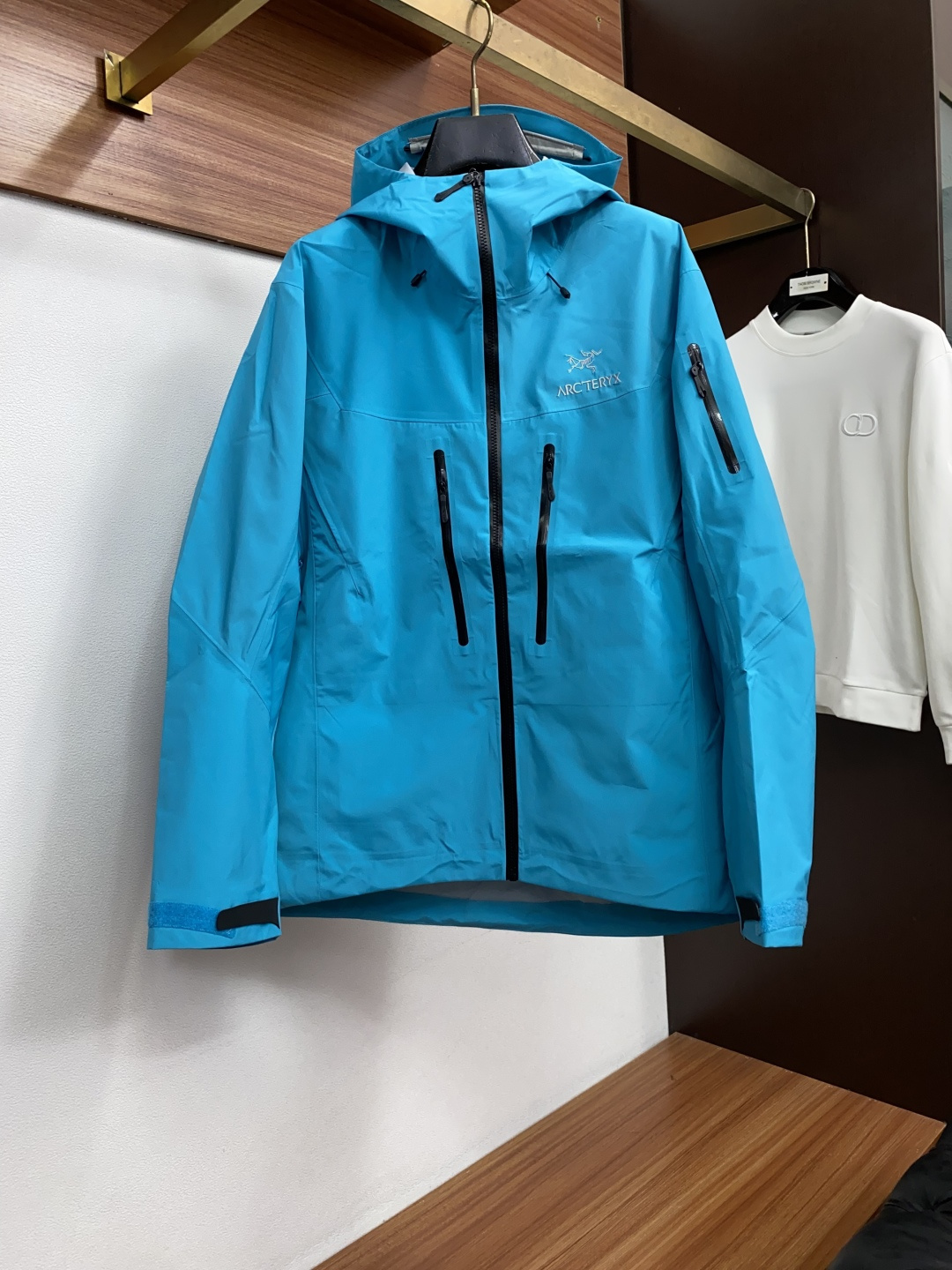 SV七代冲锋衣💎 𝗔𝗥𝗖‘𝗧𝗘𝗥𝗬𝗫始祖鸟  Alpha系列 Sv 第7代 GORE-TEX Pro 刺绣Logo图案休