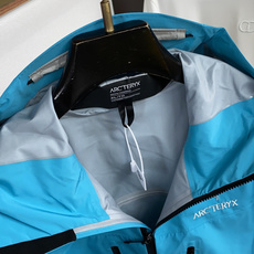 SV七代冲锋衣💎 𝗔𝗥𝗖‘𝗧𝗘𝗥𝗬𝗫始祖鸟 Alpha系列 Sv 第7代 GORE-TEX Pro 刺绣Logo图案休 SV七代冲锋衣💎 𝗔𝗥𝗖‘𝗧𝗘𝗥𝗬𝗫始祖鸟 Alpha系列 Sv 第7代 GORE-TEX Pro 刺绣Logo图案休