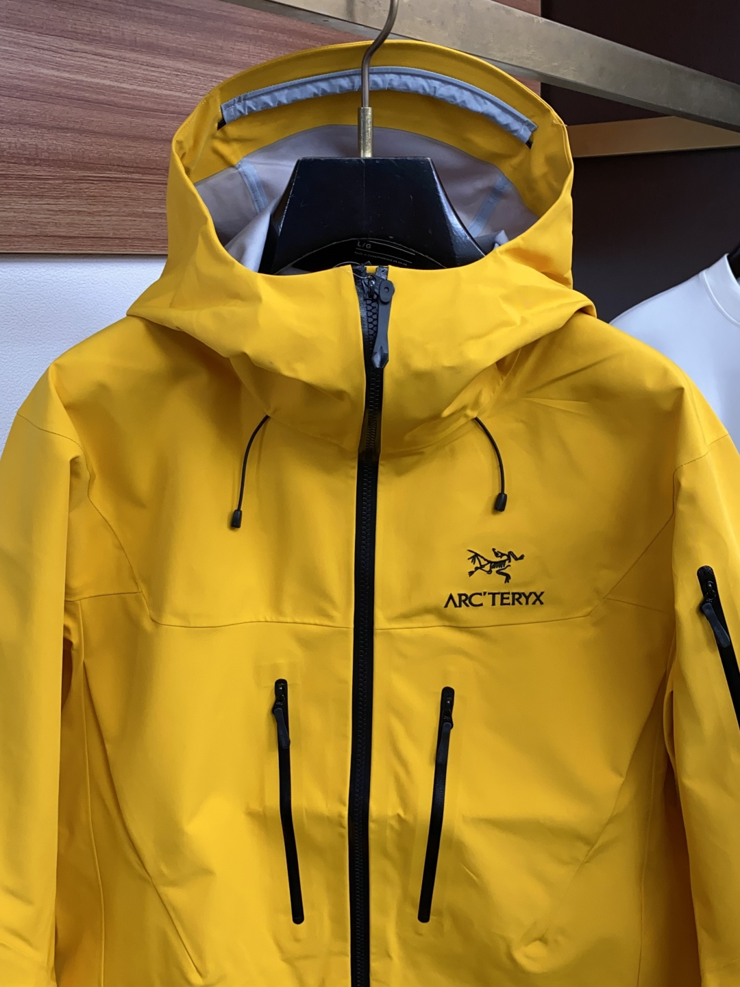SV七代冲锋衣💎 𝗔𝗥𝗖‘𝗧𝗘𝗥𝗬𝗫始祖鸟 Alpha系列 Sv 第7代 GORE-TEX Pro 刺绣Logo图案休 SV七代冲锋衣💎 𝗔𝗥𝗖‘𝗧𝗘𝗥𝗬𝗫始祖鸟 Alpha系列 Sv 第7代 GORE-TEX Pro 刺绣Logo图案休