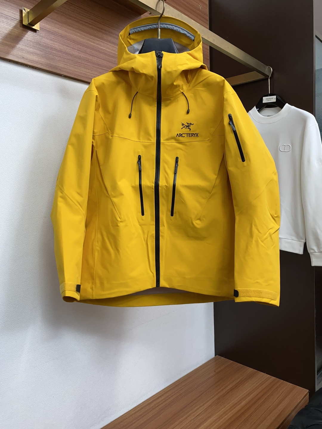 SV七代冲锋衣💎 𝗔𝗥𝗖‘𝗧𝗘𝗥𝗬𝗫始祖鸟  Alpha系列 Sv 第7代 GORE-TEX Pro 刺绣Logo图案休