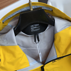 SV七代冲锋衣💎 𝗔𝗥𝗖‘𝗧𝗘𝗥𝗬𝗫始祖鸟 Alpha系列 Sv 第7代 GORE-TEX Pro 刺绣Logo图案休 SV七代冲锋衣💎 𝗔𝗥𝗖‘𝗧𝗘𝗥𝗬𝗫始祖鸟 Alpha系列 Sv 第7代 GORE-TEX Pro 刺绣Logo图案休