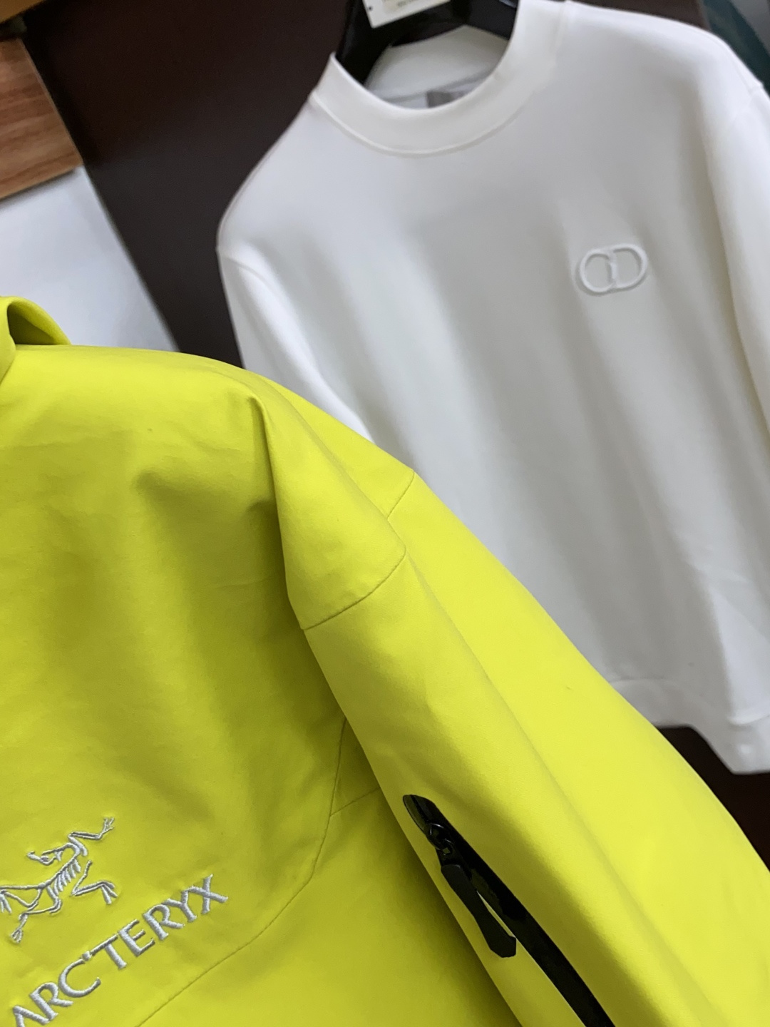 SV七代冲锋衣💎 𝗔𝗥𝗖‘𝗧𝗘𝗥𝗬𝗫始祖鸟  Alpha系列 Sv 第7代 GORE-TEX Pro 刺绣Logo图案休