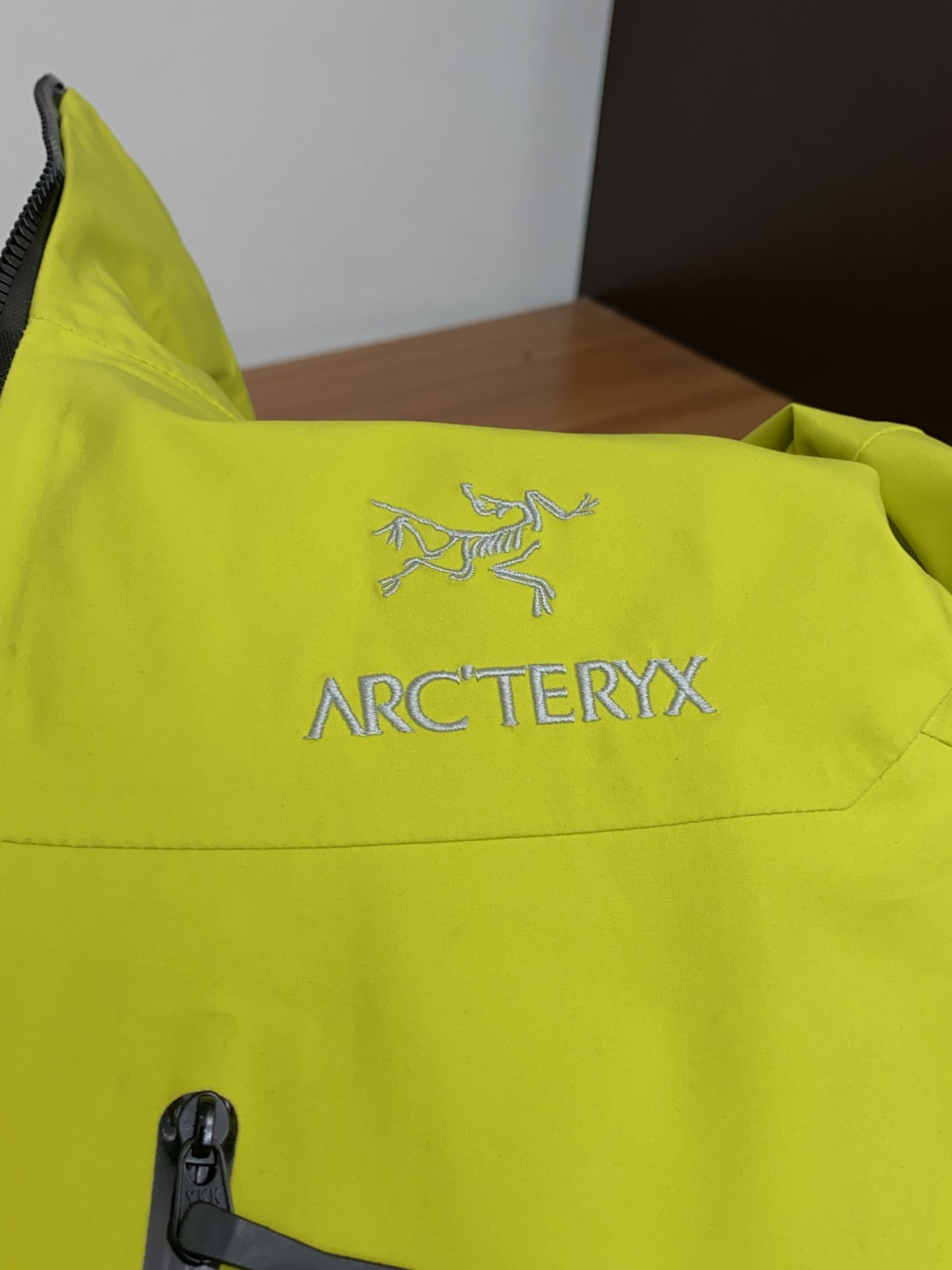 SV七代冲锋衣💎 𝗔𝗥𝗖‘𝗧𝗘𝗥𝗬𝗫始祖鸟  Alpha系列 Sv 第7代 GORE-TEX Pro 刺绣Logo图案休