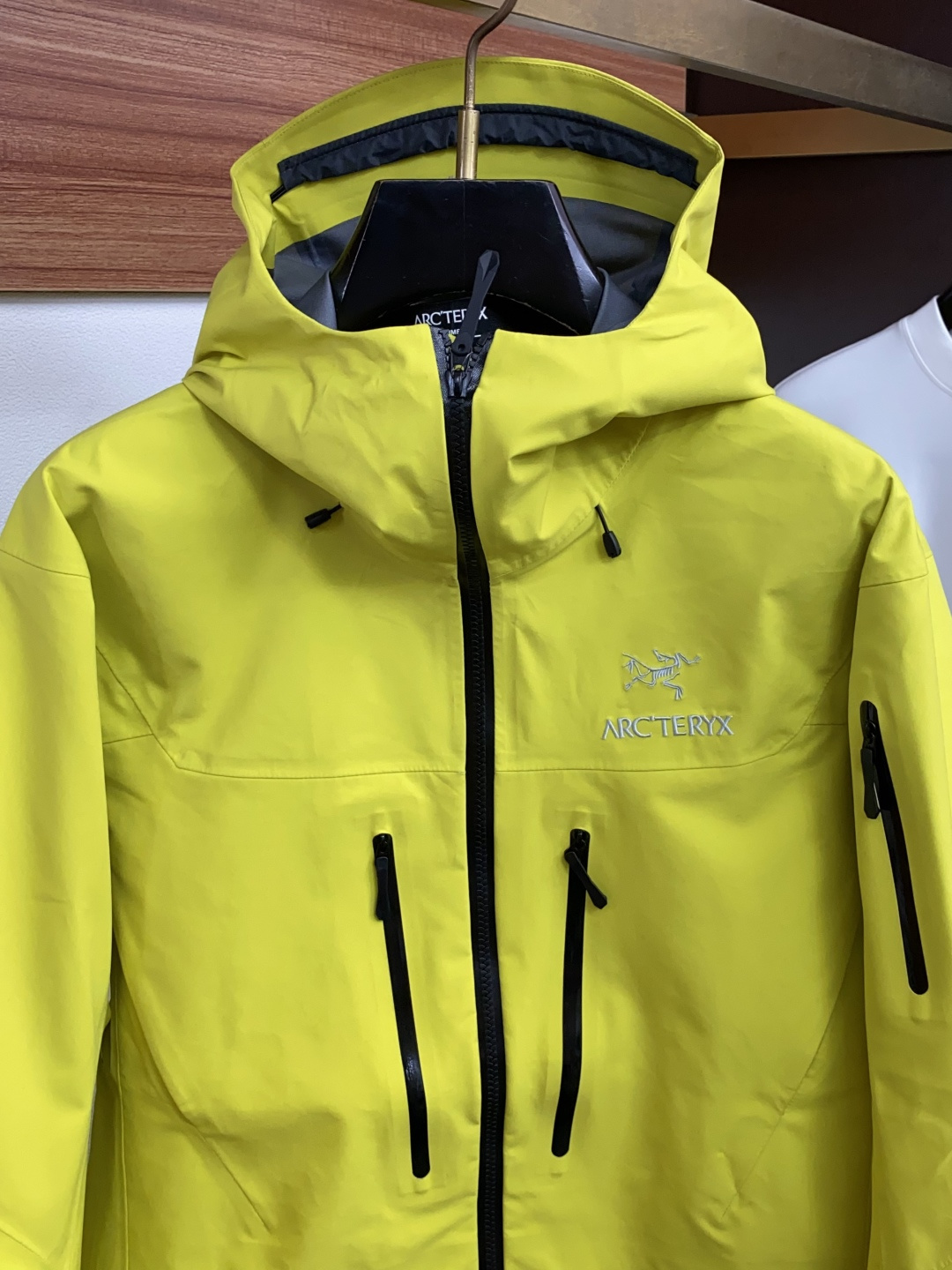 SV七代冲锋衣💎 𝗔𝗥𝗖‘𝗧𝗘𝗥𝗬𝗫始祖鸟  Alpha系列 Sv 第7代 GORE-TEX Pro 刺绣Logo图案休