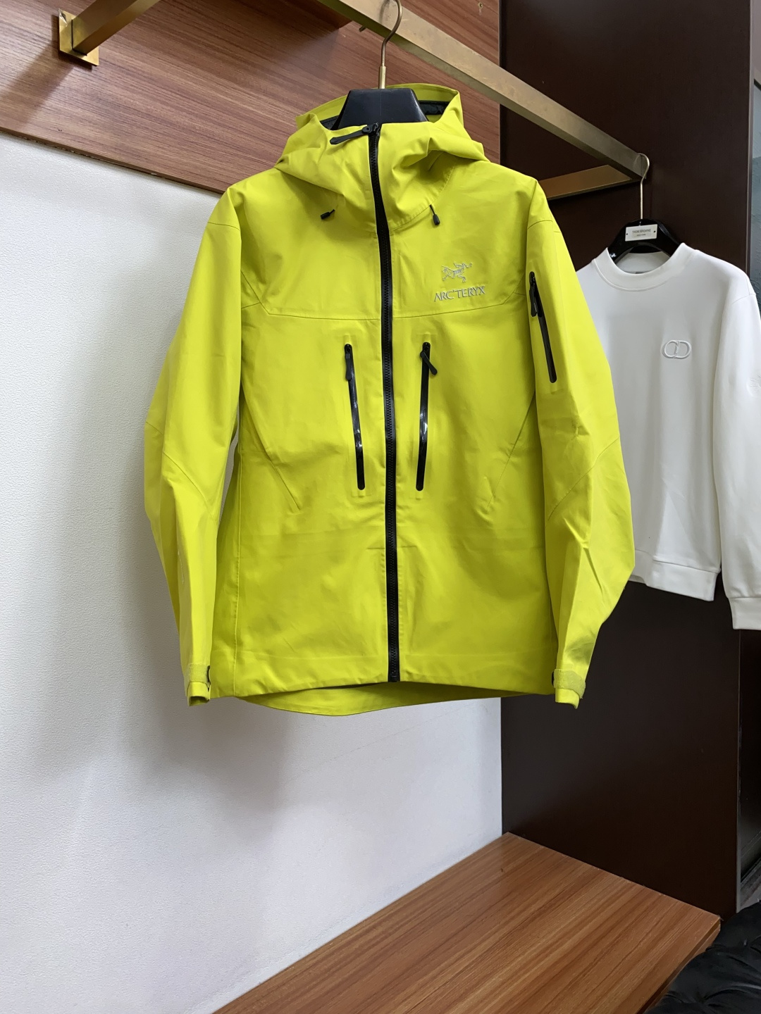 SV七代冲锋衣💎 𝗔𝗥𝗖‘𝗧𝗘𝗥𝗬𝗫始祖鸟  Alpha系列 Sv 第7代 GORE-TEX Pro 刺绣Logo图案休