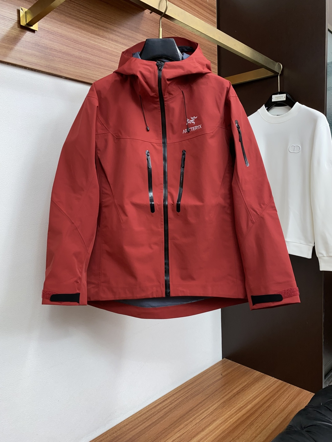 SV七代冲锋衣💎 𝗔𝗥𝗖‘𝗧𝗘𝗥𝗬𝗫始祖鸟  Alpha系列 Sv 第7代 GORE-TEX Pro 刺绣Logo图案休