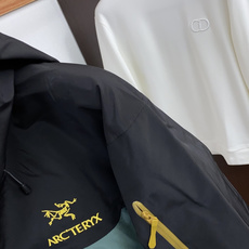 SV七代冲锋衣💎 𝗔𝗥𝗖‘𝗧𝗘𝗥𝗬𝗫始祖鸟 Alpha系列 Sv 第7代 GORE-TEX Pro 刺绣Logo图案休 SV七代冲锋衣💎 𝗔𝗥𝗖‘𝗧𝗘𝗥𝗬𝗫始祖鸟 Alpha系列 Sv 第7代 GORE-TEX Pro 刺绣Logo图案休