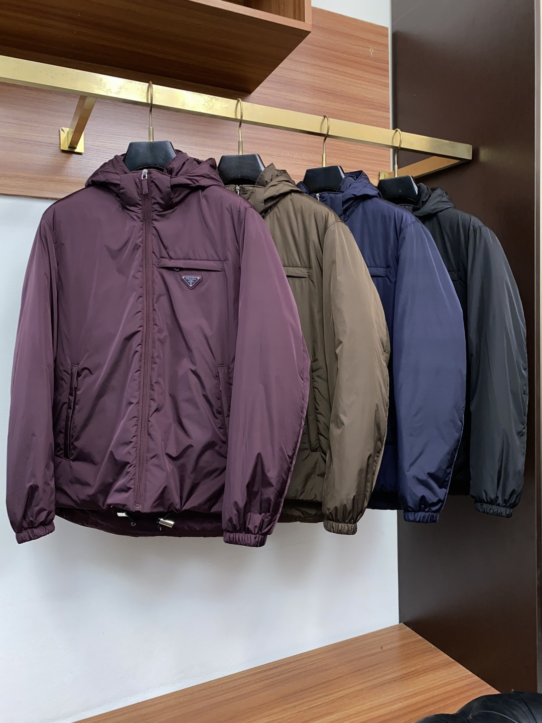 普拉达 26ss最新品 针织拼接商务鹅绒羽绒服外套,设计帅气有型!百搭必备单品,时尚潮牌, 轻松营造酷帅氛围感 ,高级感 普拉达 26ss最新品 针织拼接商务鹅绒羽绒服外套,设计帅气有型!百搭必备单品,时尚潮牌, 轻松营造酷帅氛围感 ,高级感