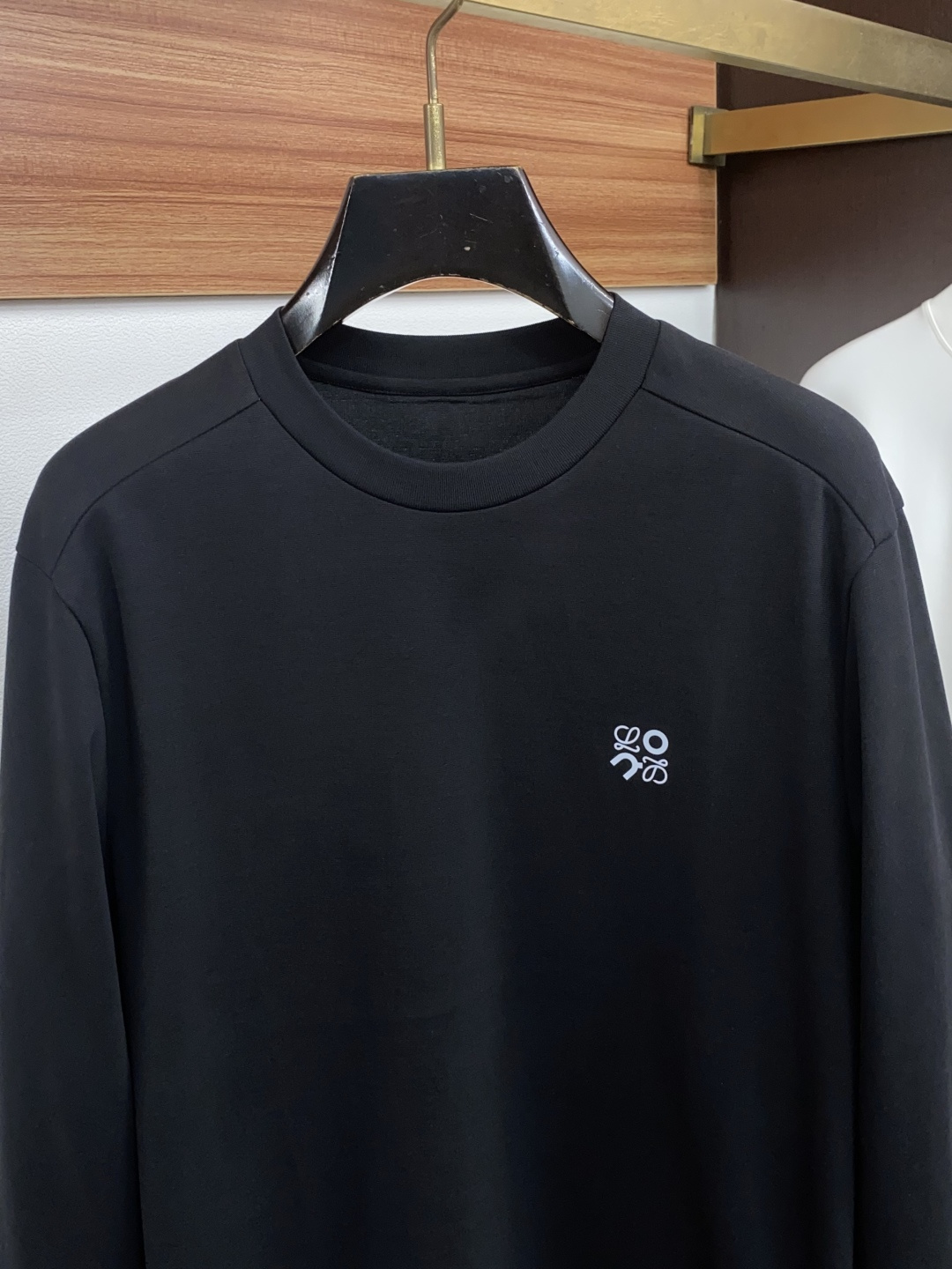 罗意威 26ss秋季 新品 新款贸易订单圆领长袖打底衫长袖T恤网红款！上身舒适透气，不僵硬，定制面料 柔软舒适 整体有着