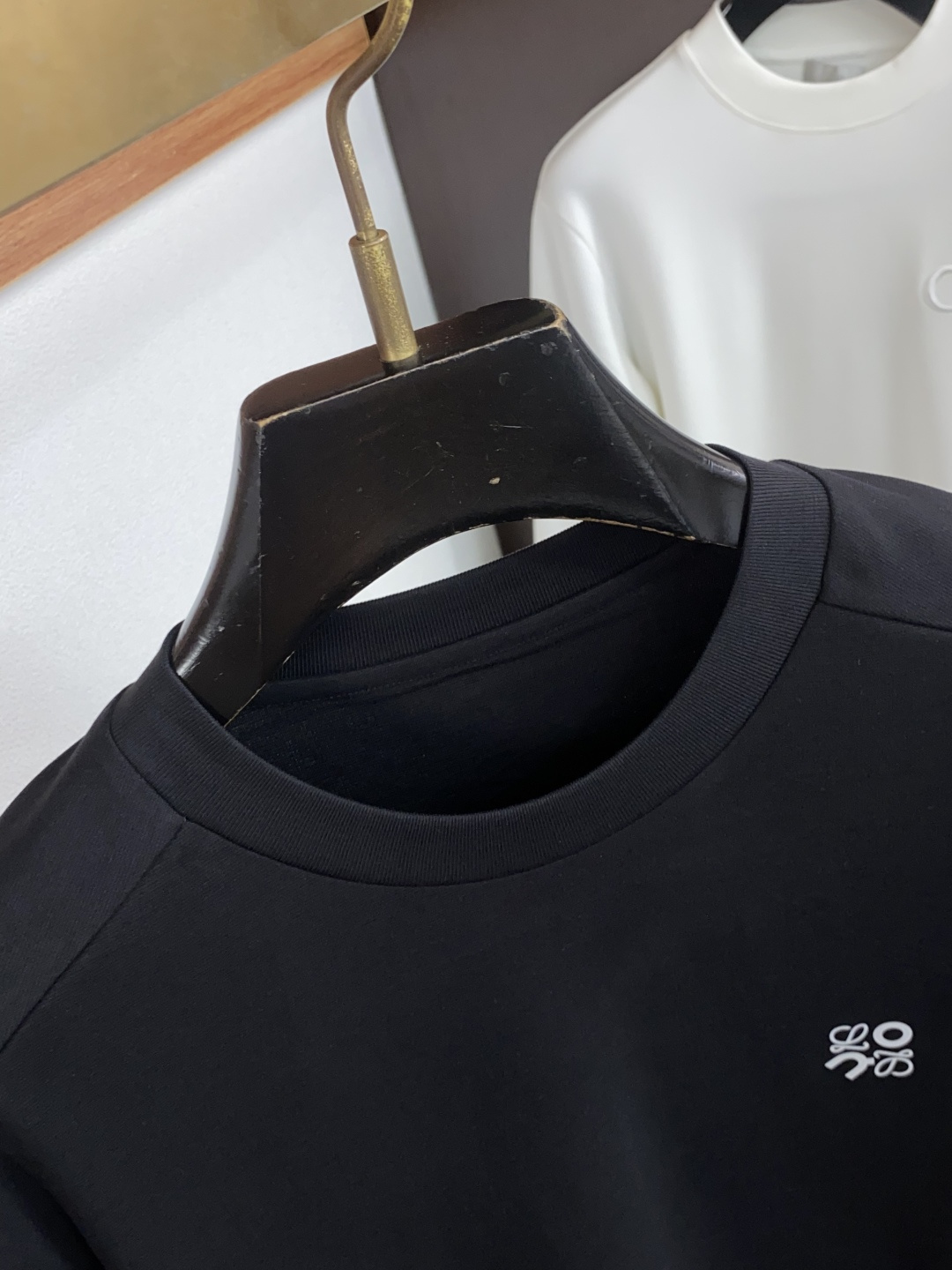 罗意威 26ss秋季 新品 新款贸易订单圆领长袖打底衫长袖T恤网红款！上身舒适透气，不僵硬，定制面料 柔软舒适 整体有着