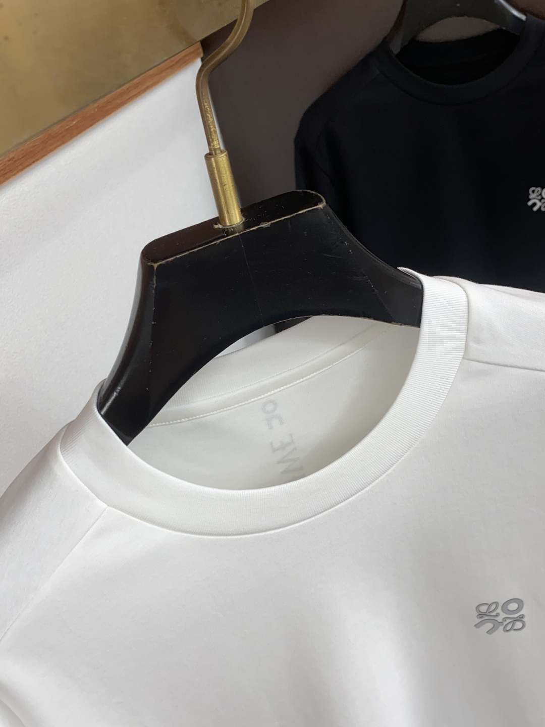 罗意威 26ss秋季 新品 新款贸易订单圆领长袖打底衫长袖T恤网红款！上身舒适透气，不僵硬，定制面料 柔软舒适 整体有着