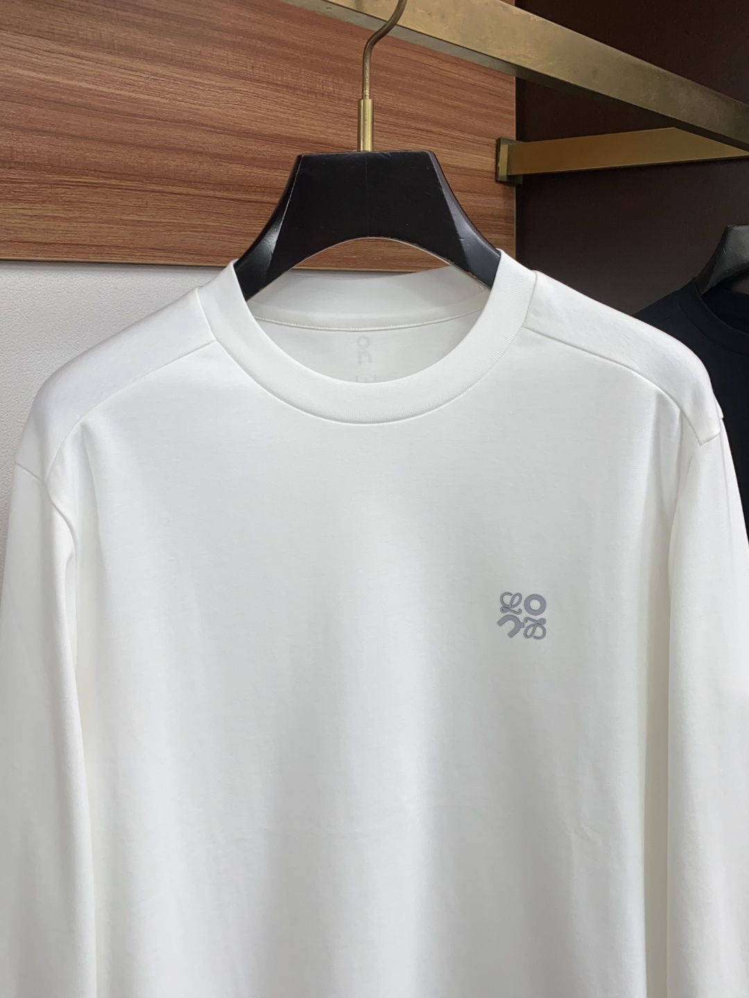 罗意威 26ss秋季 新品 新款贸易订单圆领长袖打底衫长袖T恤网红款！上身舒适透气，不僵硬，定制面料 柔软舒适 整体有着