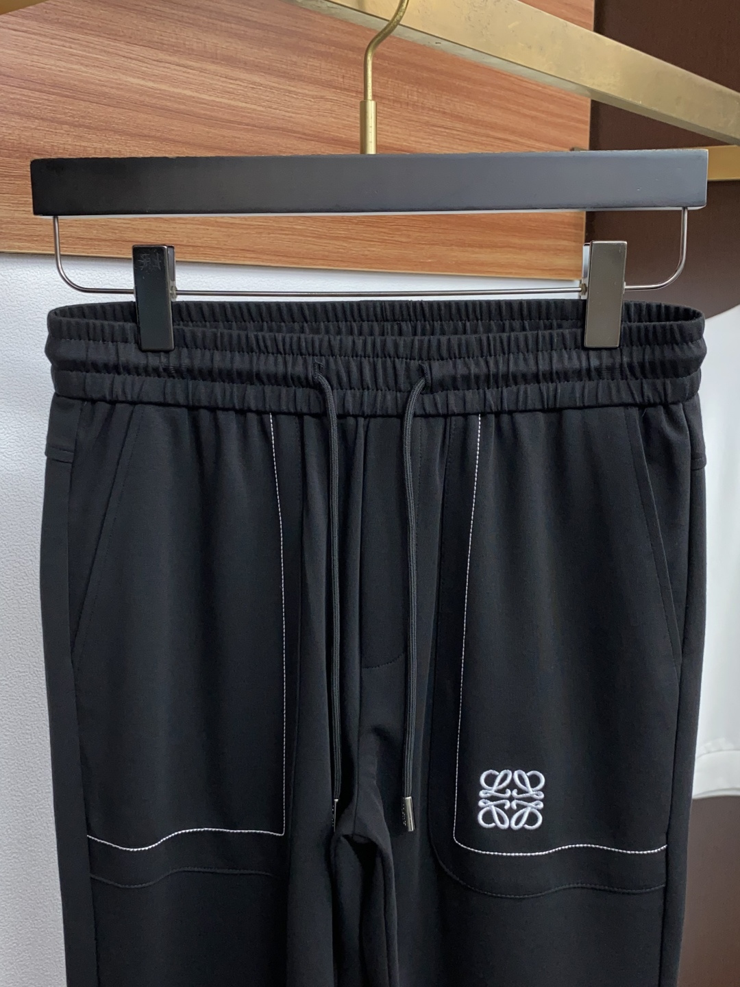 罗意威 M-3xL 最新款秋冬纯棉时尚休闲裤最新款上身版型无敌正!直筒版型 绝对可以闭眼收的一款 此款裤子非常百搭,弹力 罗意威 M-3xL 最新款秋冬纯棉时尚休闲裤最新款上身版型无敌正!直筒版型 绝对可以闭眼收的一款 此款裤子非常百搭,弹力