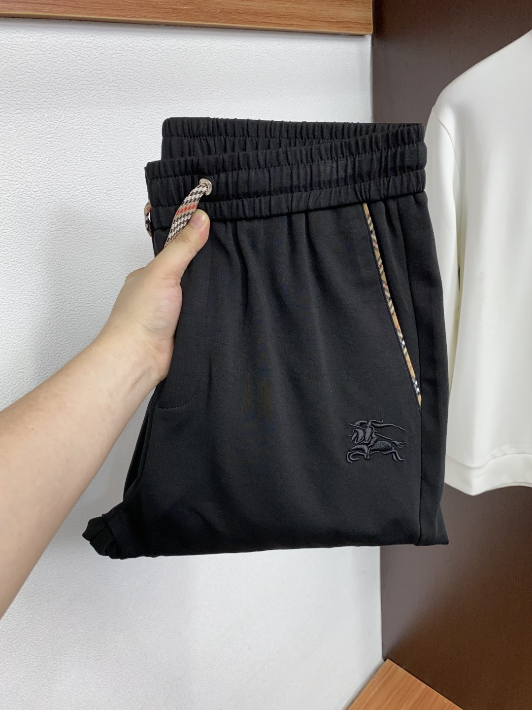 M-3xL 最新款秋冬纯棉时尚休闲裤最新款上身版型无敌正!直筒版型 绝对可以闭眼收的一款 此款裤子非常百搭,弹力腰围,日 M-3xL 最新款秋冬纯棉时尚休闲裤最新款上身版型无敌正!直筒版型 绝对可以闭眼收的一款 此款裤子非常百搭,弹力腰围,日