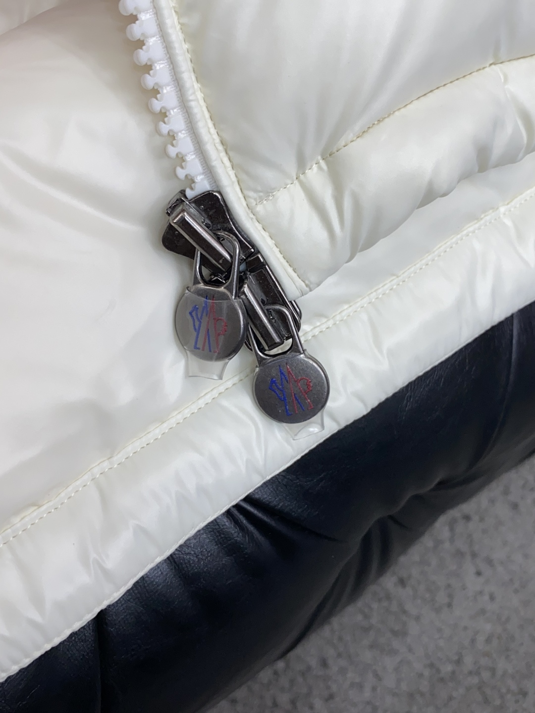 Moncler蒙口 M-3xL 玛雅经典款顶级鹅绒羽绒服 专柜同款品质，殿堂级经典玛雅系列，男女同款！ 高级哑光面料，拒