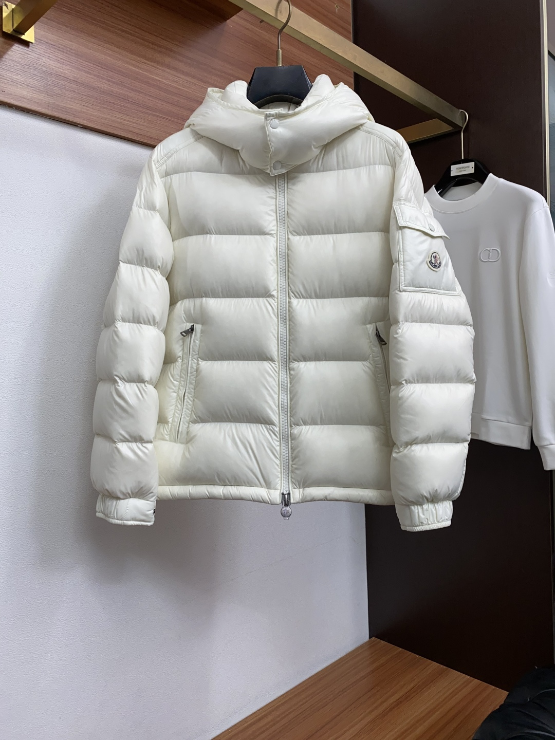 Moncler蒙口 M-3xL 玛雅经典款顶级鹅绒羽绒服 专柜同款品质,殿堂级经典玛雅系列,男女同款! 高级哑光面料,拒 Moncler蒙口 M-3xL 玛雅经典款顶级鹅绒羽绒服 专柜同款品质,殿堂级经典玛雅系列,男女同款! 高级哑光面料,拒