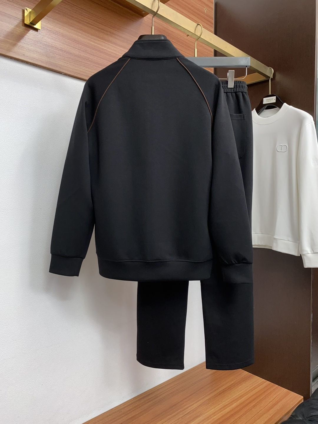 Loro Piana 诺悠翩雅 26年最新款开衫套装 最新最顶级经典刺绣。重工排列立领经典图案潮流休闲套装，最顶级的品质