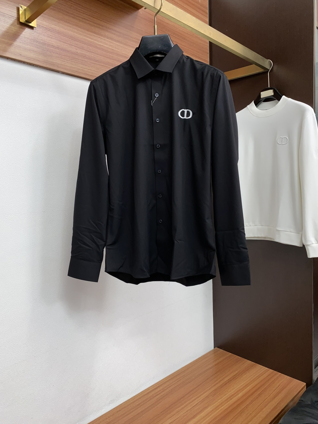 迪奥 26 FW秋冬新款男士休闲定制亚商务翻领衬衣,男士商务休闲百搭时尚衬衫!贸易公司渠道稀出,同步官网发售!时装设计的 迪奥 26 FW秋冬新款男士休闲定制亚商务翻领衬衣,男士商务休闲百搭时尚衬衫!贸易公司渠道稀出,同步官网发售!时装设计的