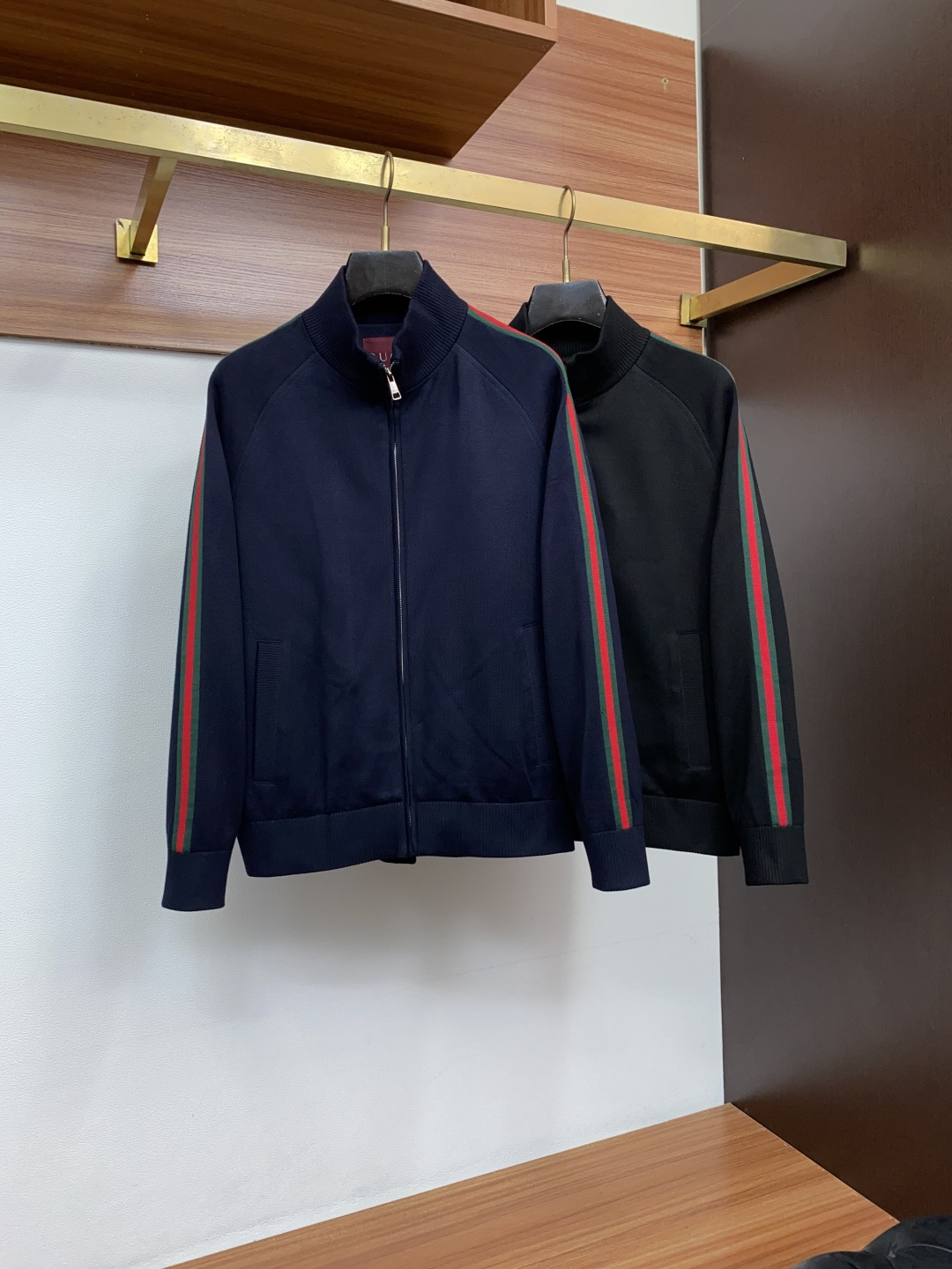 古奇 26秋冬新款针织外套羊毛混纺纱线 一线品牌的要求理念 款式大方时尚 上身有型不会臃肿 超好穿搭而且很实穿 可以横跨