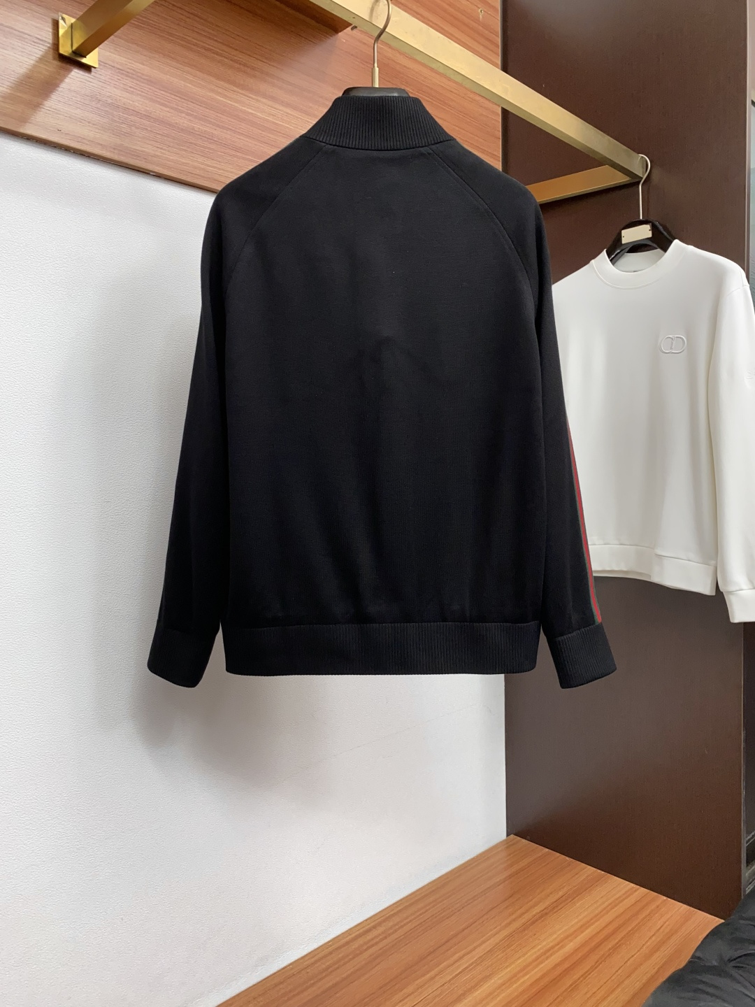 古奇 26秋冬新款针织外套羊毛混纺纱线 一线品牌的要求理念 款式大方时尚 上身有型不会臃肿 超好穿搭而且很实穿 可以横跨