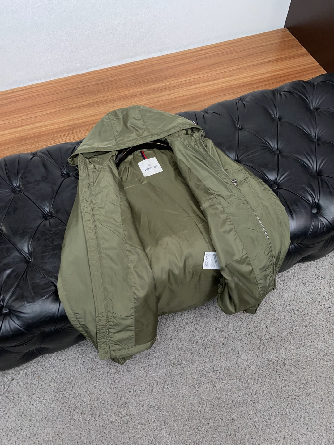蒙口 码数M-3xL 重磅推荐!2026秋冬新品 官网同步发售 简约立领棉衣夹克外套 进口原版高品质聚酯纤维面料,工艺垂 蒙口 码数M-3xL 重磅推荐!2026秋冬新品 官网同步发售 简约立领棉衣夹克外套 进口原版高品质聚酯纤维面料,工艺垂