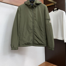 蒙口 码数M-3xL 重磅推荐!2026秋冬新品 官网同步发售 简约立领棉衣夹克外套 进口原版高品质聚酯纤维面料,工艺垂 蒙口 码数M-3xL 重磅推荐!2026秋冬新品 官网同步发售 简约立领棉衣夹克外套 进口原版高品质聚酯纤维面料,工艺垂