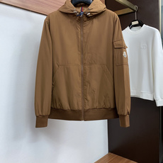 蒙口 码数M-3xL 重磅推荐!2026秋冬新品 官网同步发售 简约立领棉衣夹克外套 进口原版高品质聚酯纤维面料,工艺垂 蒙口 码数M-3xL 重磅推荐!2026秋冬新品 官网同步发售 简约立领棉衣夹克外套 进口原版高品质聚酯纤维面料,工艺垂