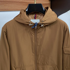 蒙口 码数M-3xL 重磅推荐!2026秋冬新品 官网同步发售 简约立领棉衣夹克外套 进口原版高品质聚酯纤维面料,工艺垂 蒙口 码数M-3xL 重磅推荐!2026秋冬新品 官网同步发售 简约立领棉衣夹克外套 进口原版高品质聚酯纤维面料,工艺垂